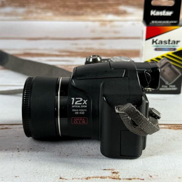 Panasonic Lumix DMC-FZ8 7.2MP Camera – 12x Leica Zoom, Black, Extras! - Picture 3 of 6